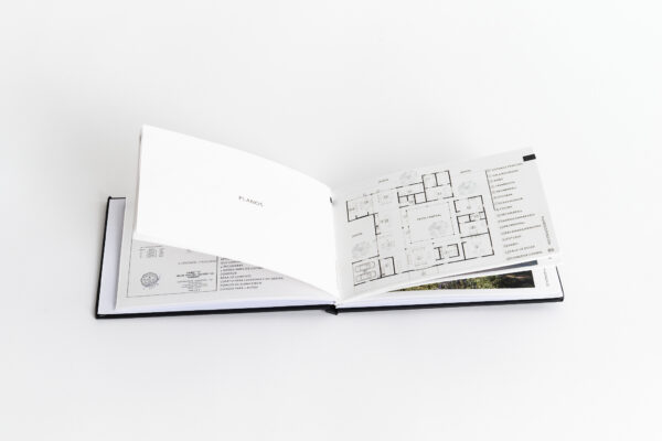 Libro pasta dura con tinta blanca portada